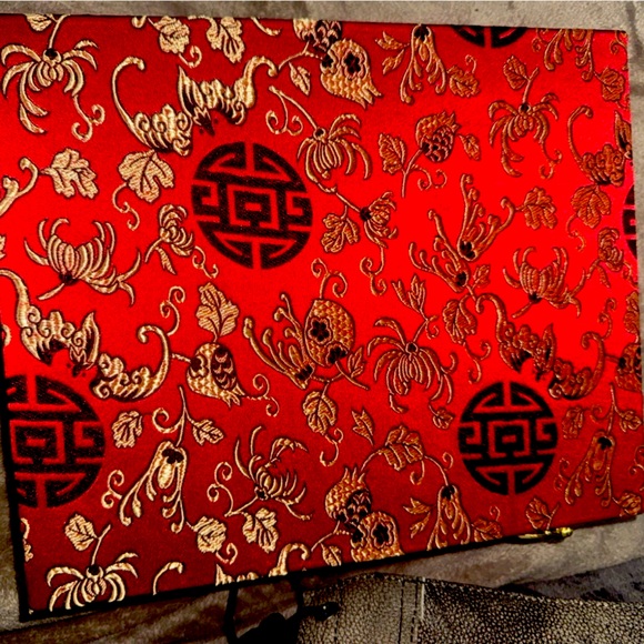 Chinese Mahjong Game Set 144 Tiles in Ornate Case 1.25 x .75 Inch Tiles - Picture 1 of 4